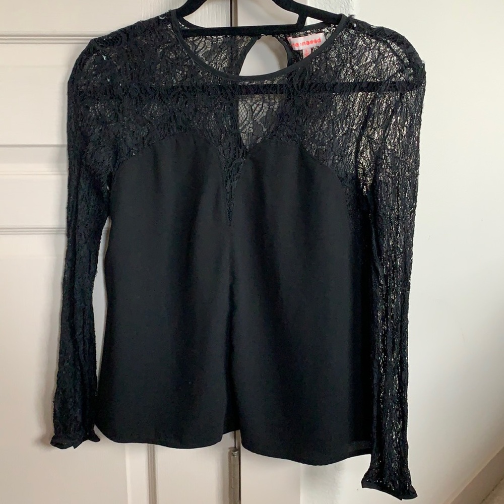Sweetheart lace black top
